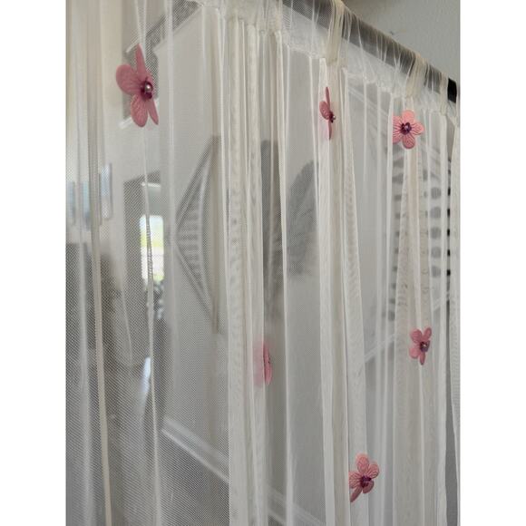 Set Of 2 Mi Zone Taylor Pink Flower Sheer Tailored Curtain Panels 51x83” - Picture 4 of 5